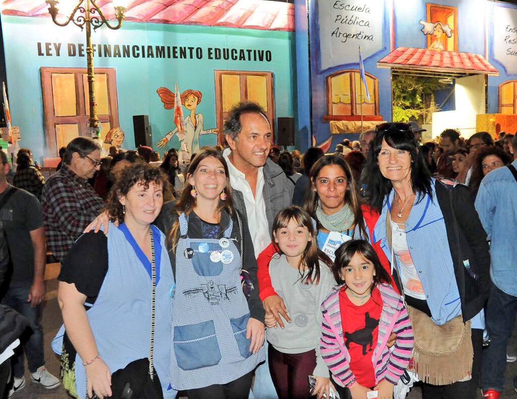 Scioli en la escuela itinerante: 