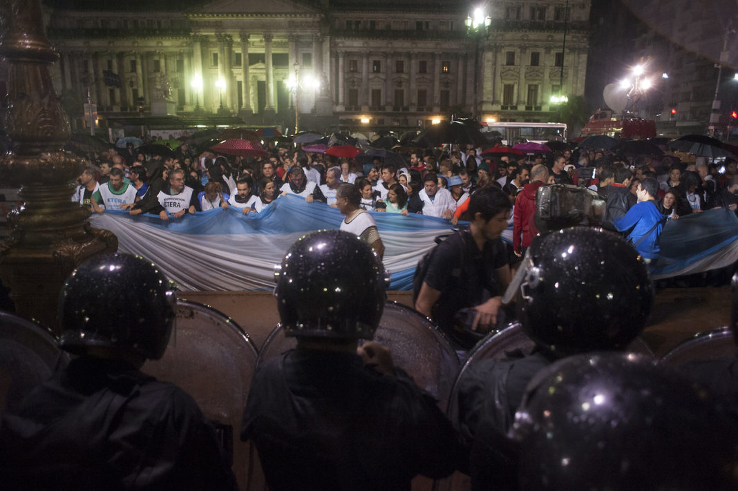 Macri criticó e paro docente pero habrá escuela itinerante