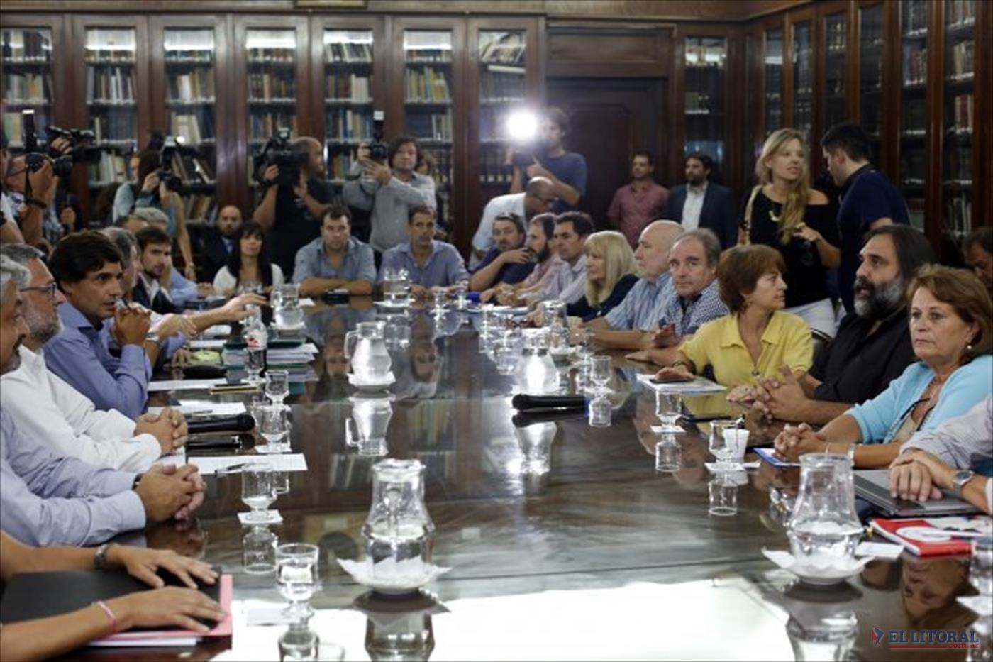 La Provincia convocó para este lunes a los gremios docentes