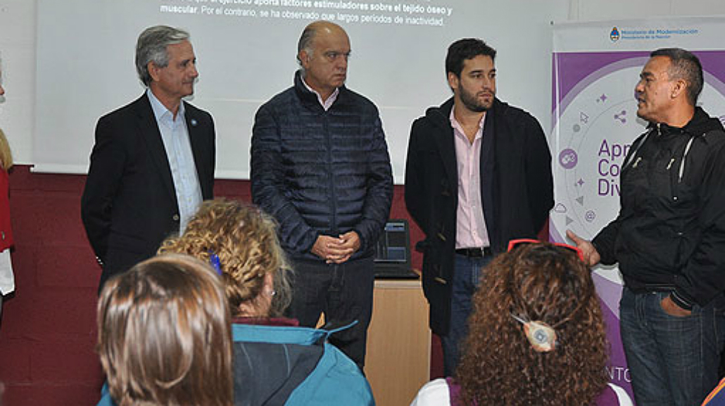Grindetti inauguró un “Punto Digital” en Lanús