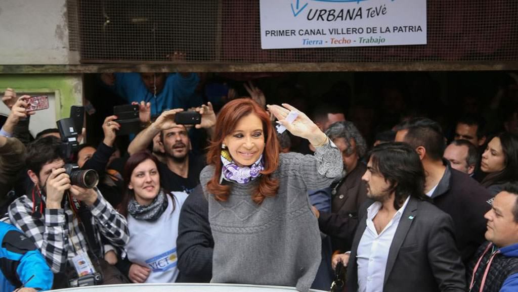 Cristina Fernández de Kirchner aclara que no descarta ser candidata