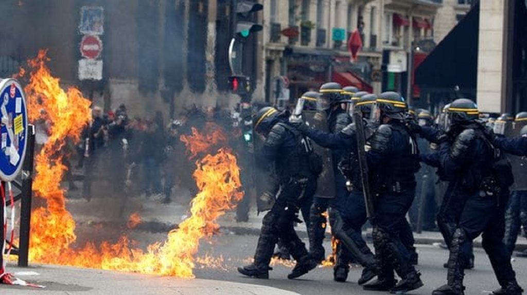 Disturbios en París, a poco de la segunda vuelta