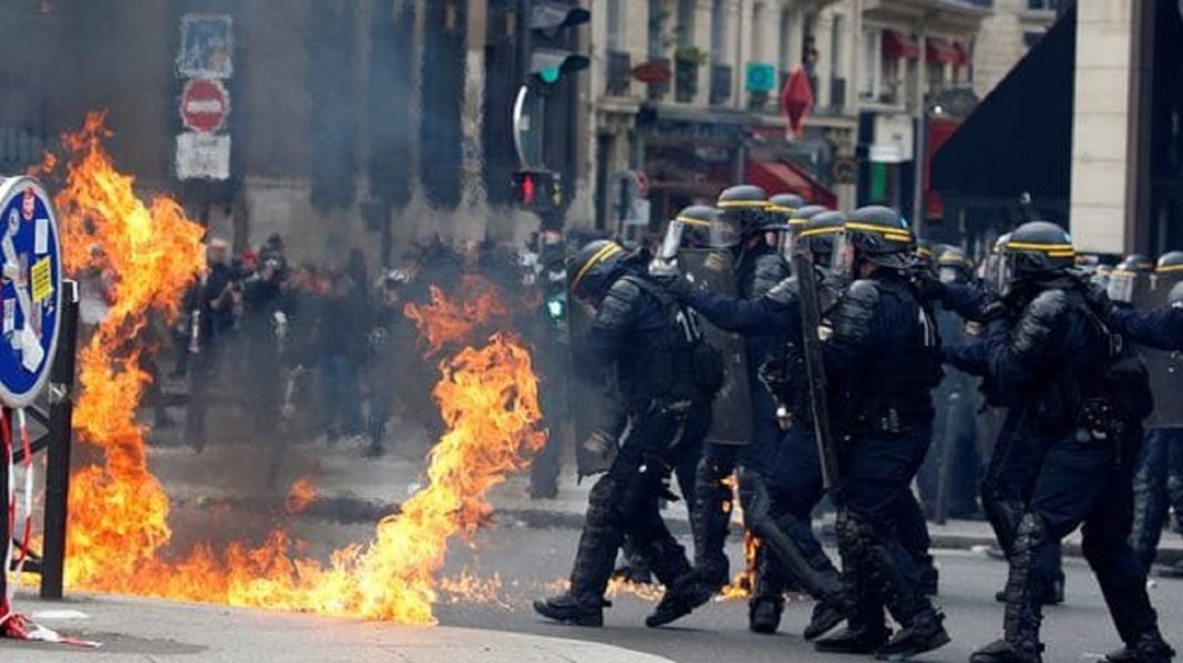 Disturbios en París, a poco de la segunda vuelta