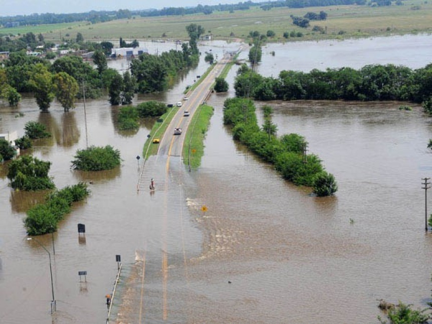Emergencia hídrica en 26 distritos azotados por las inundaciones