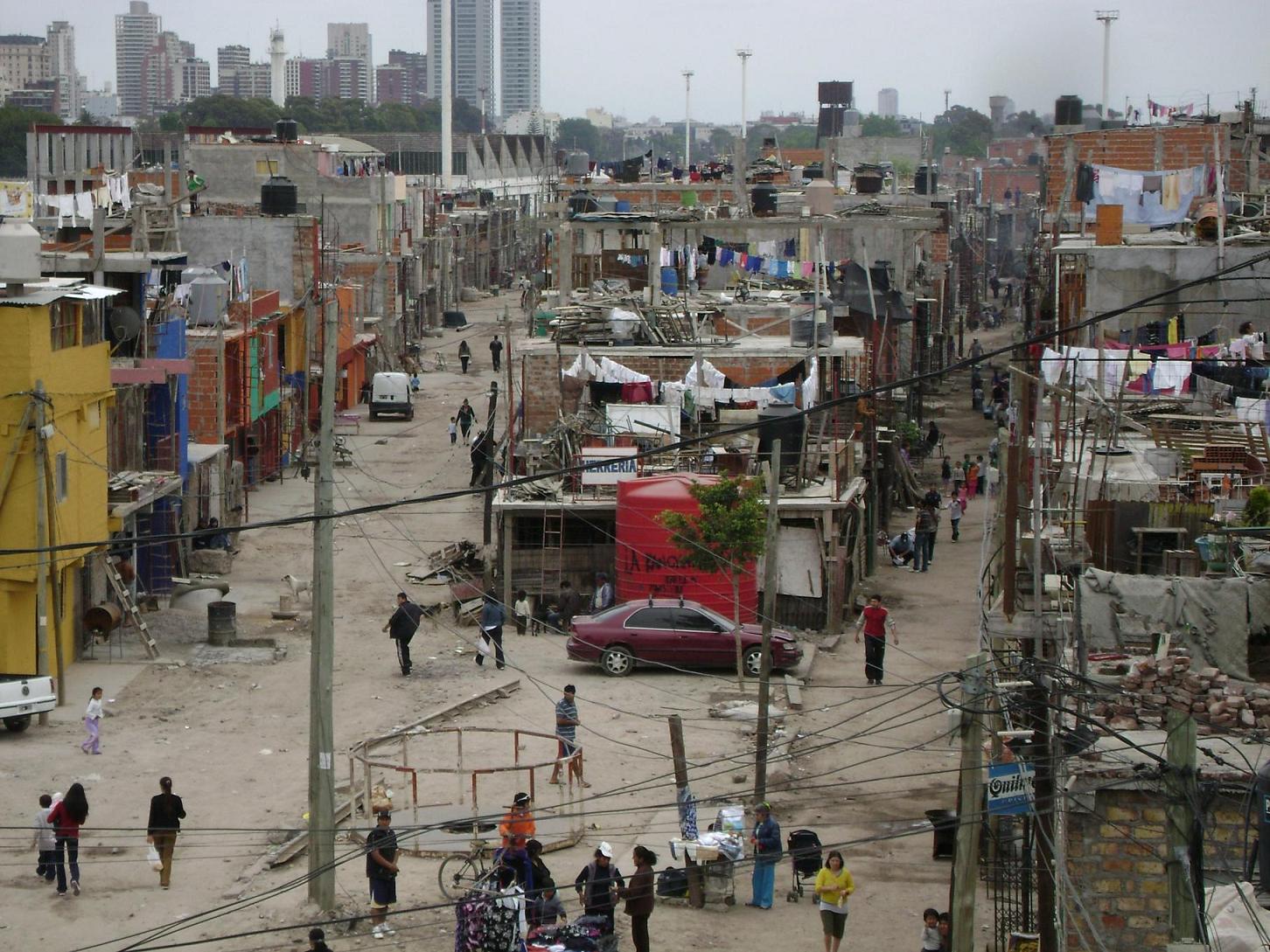 Más de 336.000 familias del Conurbano viven en villas miseria