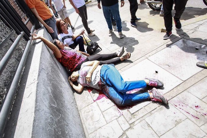 Dos muertos y heridos en votación opositora en Venezuela