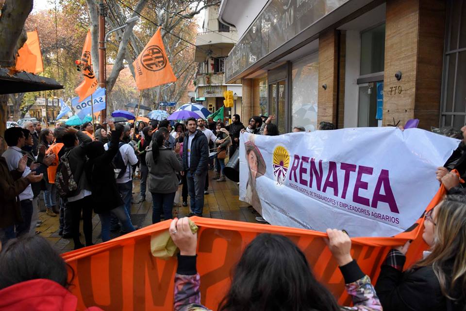 Macri deberá reincorporar a los primeros estatales despedidos de 2016