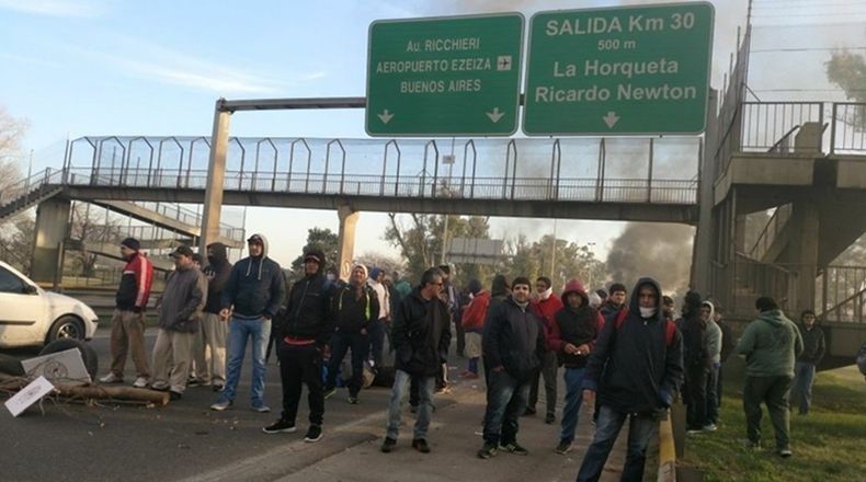 Trabajadores de Cresta Roja volvieron al corte a causa de los despidos