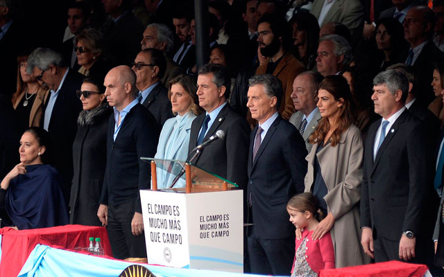 Macri felicitó al sector agropecuario en la Sociedad Rural Argentina