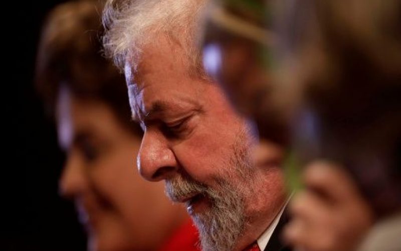 Condenan a Lula da Silva a nueve años de prisión