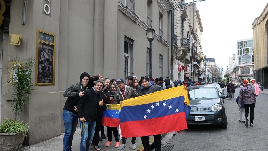Miles de venezolanos en Argentina votaron contra Maduro