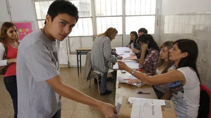 Voto joven, jovenes de 16 a 18 años votan