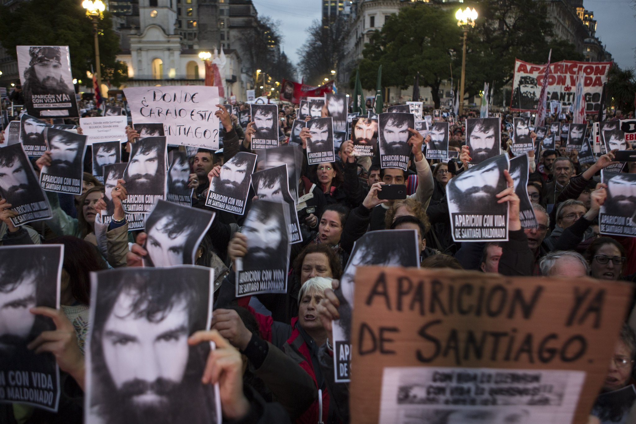 Santiago maldonado, interpol