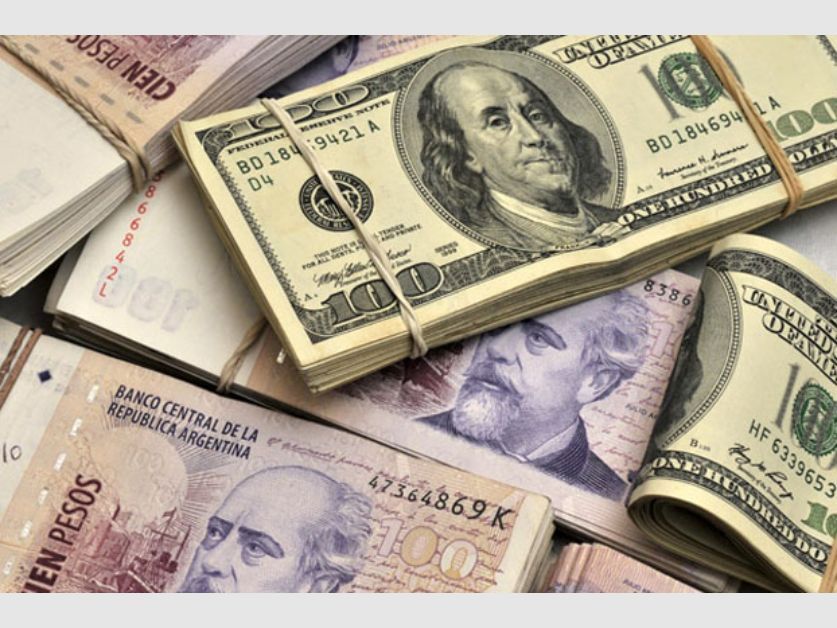 Las entidades bancarias ponen topes a la venta del dolar