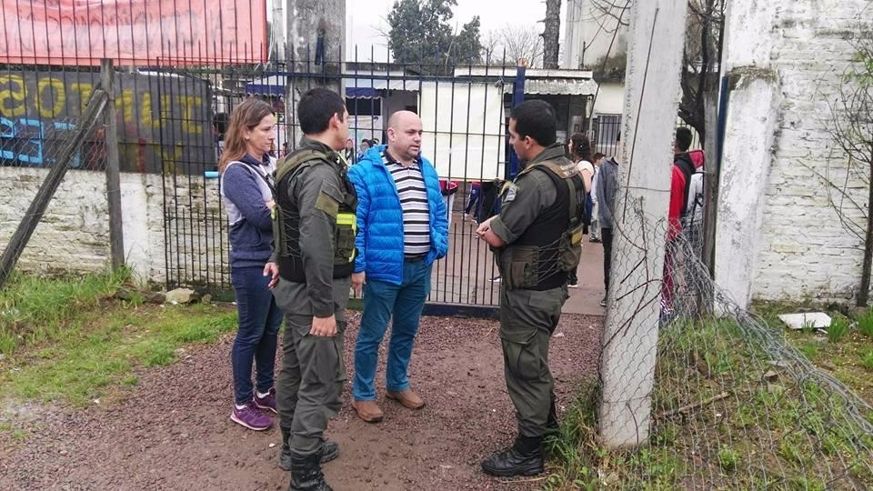 Gendarmería irrumpió en una escuela cuando hacían un reclamo pacifico