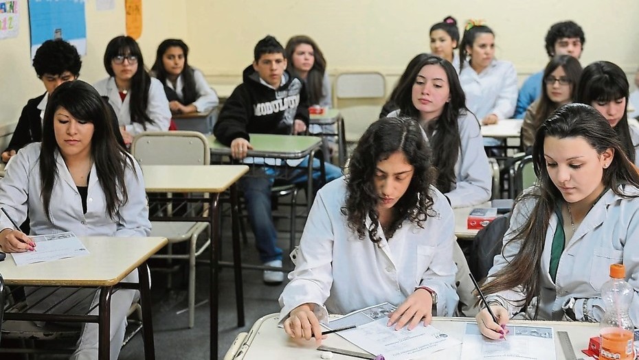 El Gobierno ofrece fondos para aumentar a los docentes santacruceños