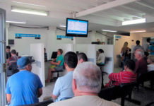 Una mujer fue acosada cuando fue a sacar el registro de conducir por médicos de la oficina del automotor Médicos acosan a mujer que fue a tramitar el registro