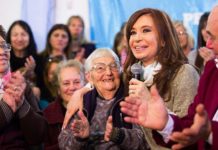 Cristina Kirchner visitó un centro del jubilados de Lomas y denunció que Macri los engañó con los haberes