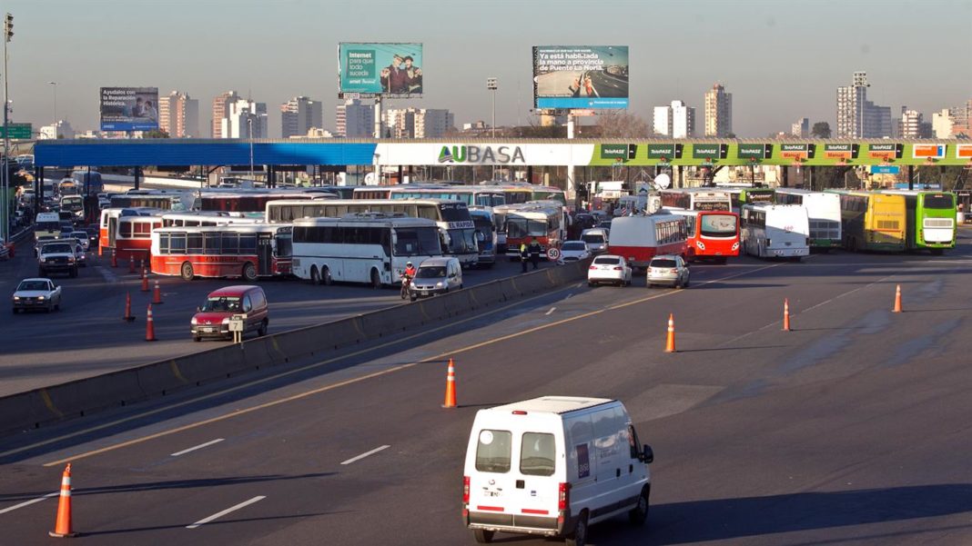 Corte en la autopista BsAs-LaPlata por reclamo de transportistas