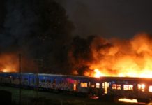Feroz incendio de 5 vagones del tren Mitre en San Martín