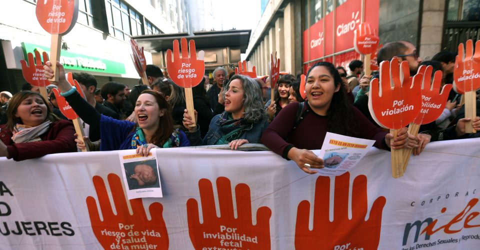 Se promulga la ley que despenaliza el aborto en Chile