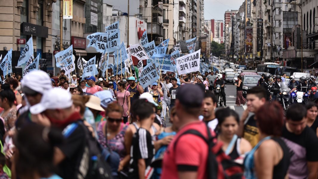 Piqueteros suspenden las protestas para reunirse con el Gobierno