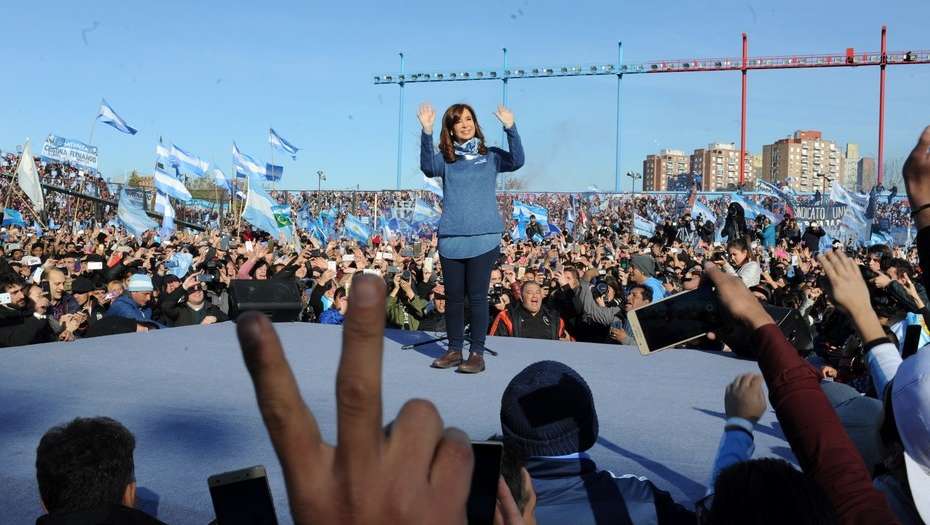 Cristina Kirchner cierra su campaña con un acto en Racing