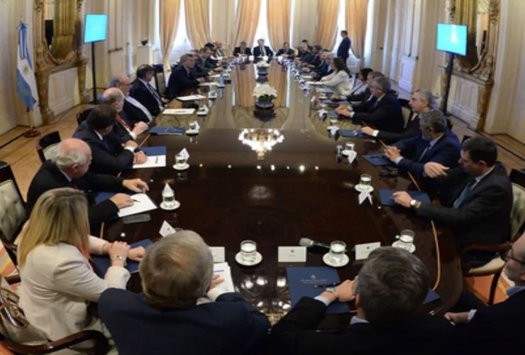 Gobernadores definen su postura antes de reunirse con Macri