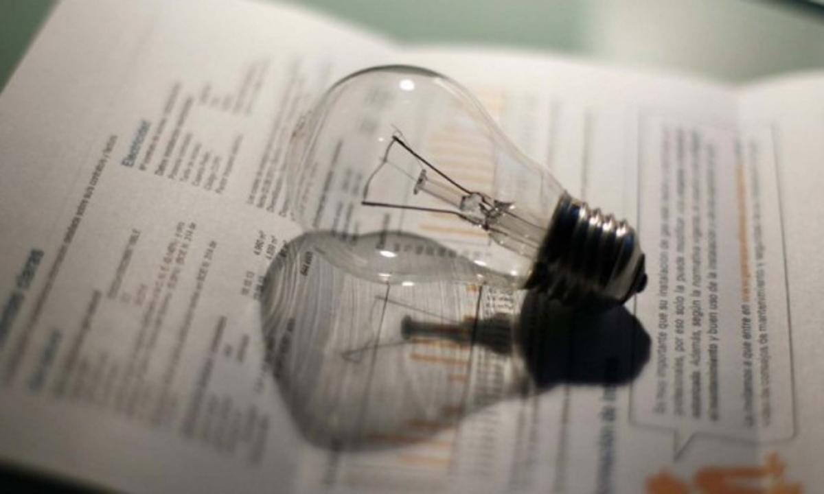 Nuevo aumento de luz será en dos etapas y subirá más del 70 Timing