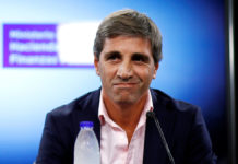 «Paradise Papers» complica al Gobierno de Macri: el ministro Luis Caputo manejó inversiones en Islas Caimán