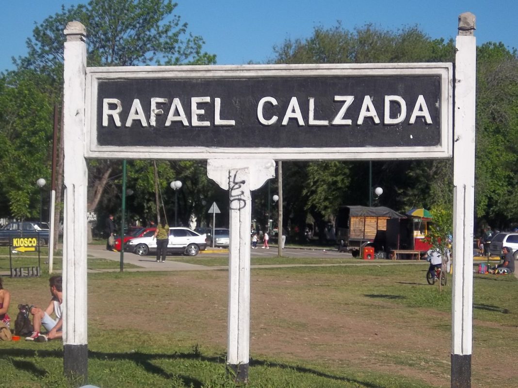 Detienen a comisario por amenazar a un profesor en Calzada