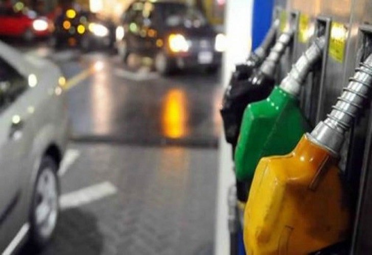 Las petroleras analizan un nuevo aumento de combustibles para enero