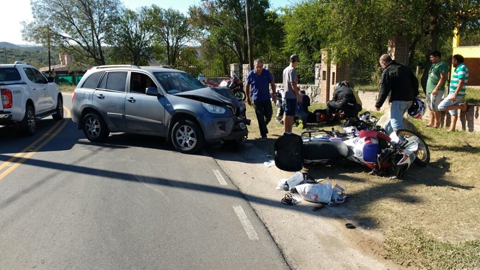 accidente, moto, auto, choque, cordoba