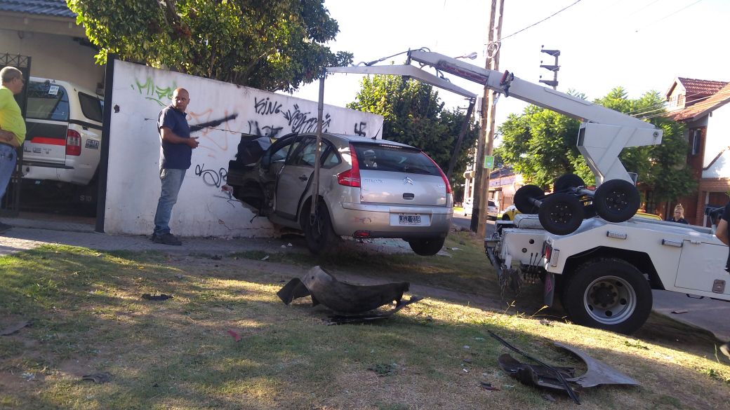 quilmes, chocaron contra un pared, delincuentes