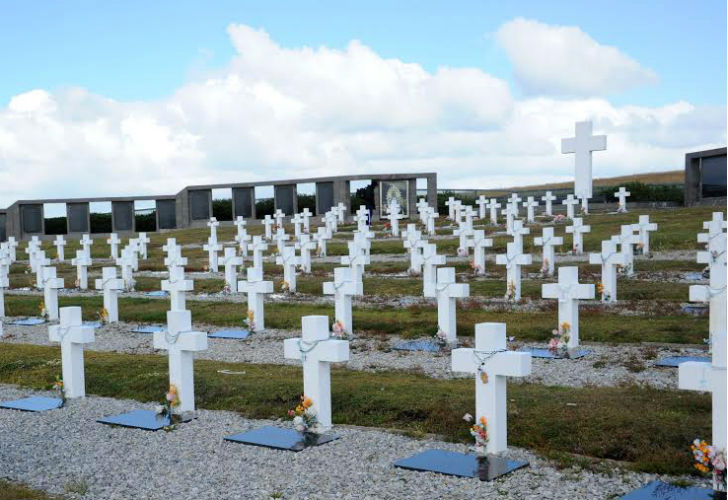 Familiares de caídos de Malvinas visitarán sus tumbas