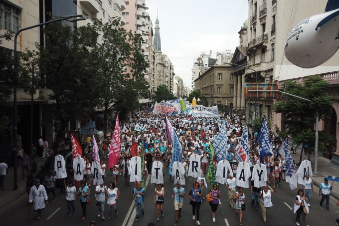 Masiva marcha docente