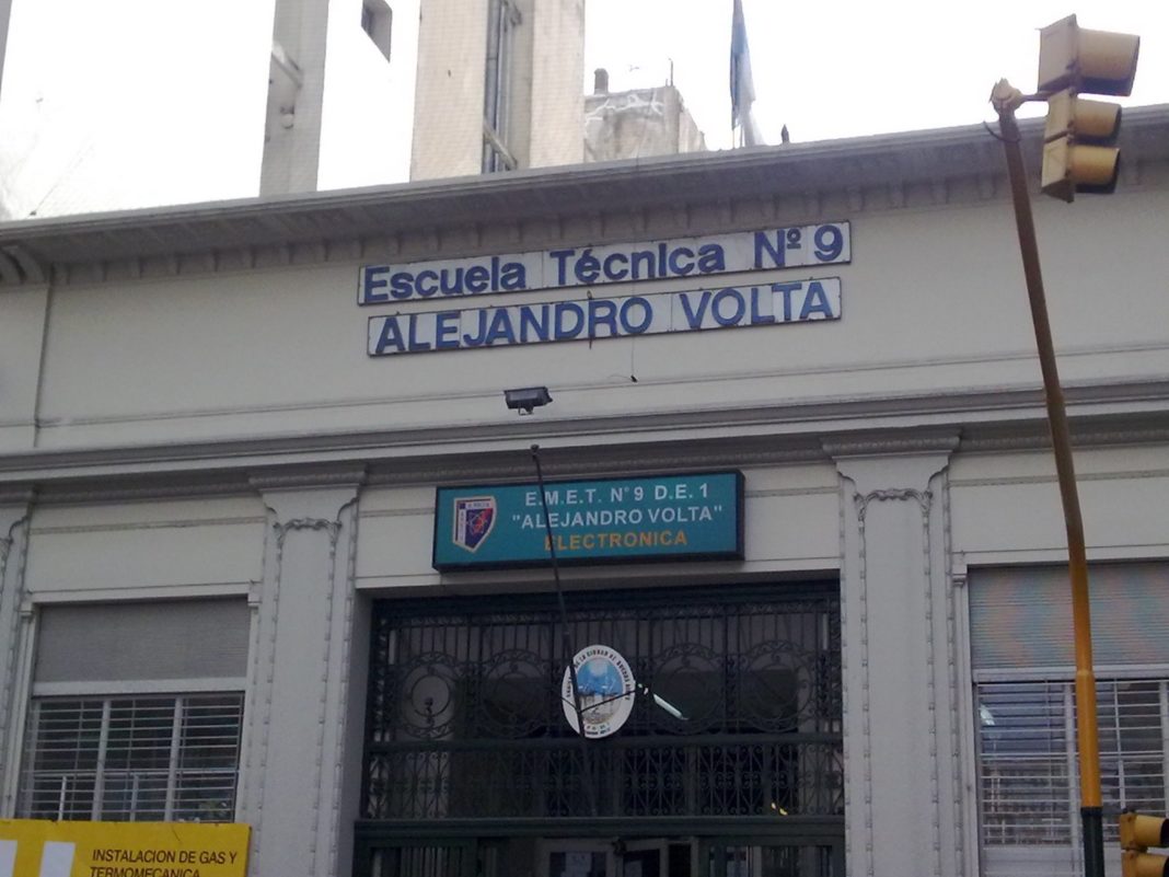 Un adolescente apuñaló a compañero en la escuela