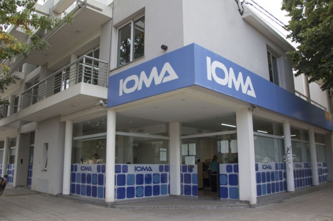 Farmacéuticos se suman a médicos y suspenden atención para IOMA