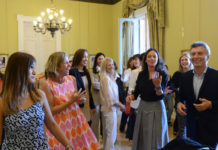 Macri en el 8M: prometió «salario igualitario» y ampliación de licencias de fertilización, paternidad y adopción Las promesas de Macri en el Día de la Mujer