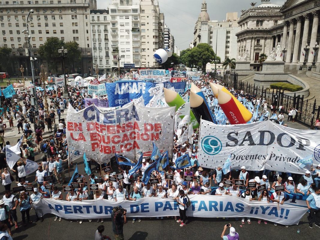 Con marcha docente en la Ciudad comenzó el paro