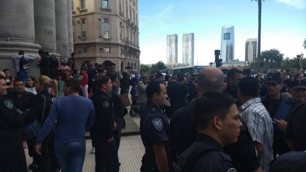 Policías Federales protestaron contra traspaso a Ciudad