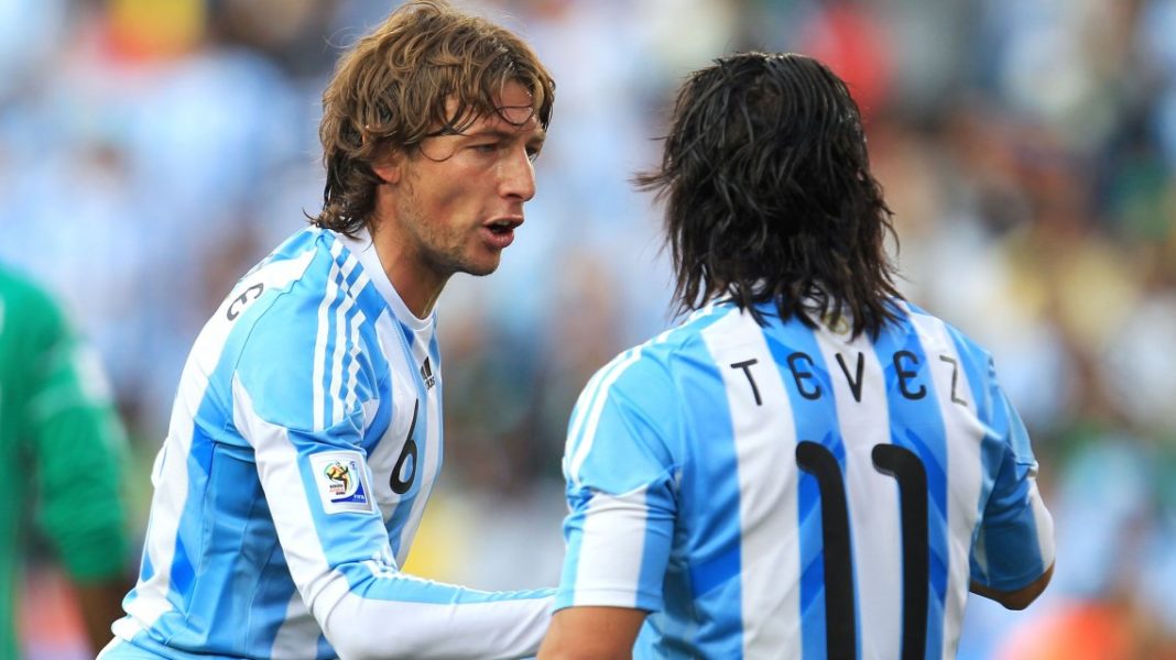 Heinze y Tevez investigados por lavado