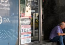 Tras ocho paros, los bancarios cerraron la paritaria con 15% de aumento