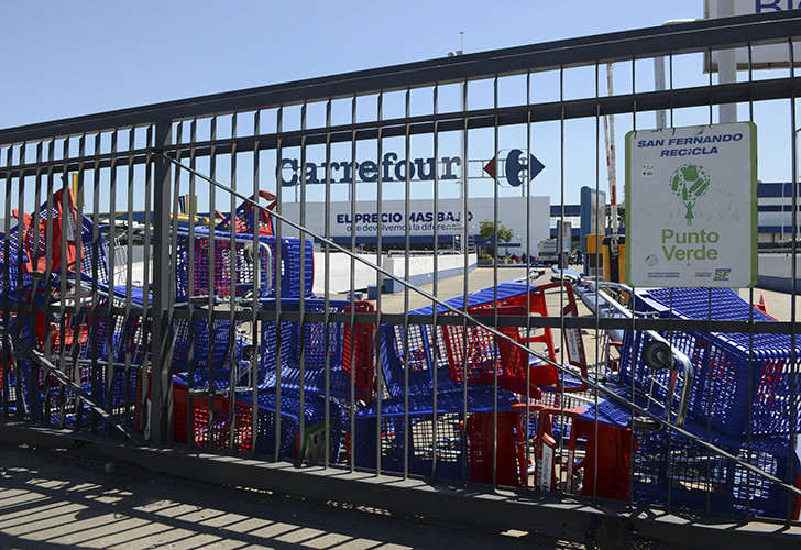Carrefour acordó con Triaca un plan para evitar despidos