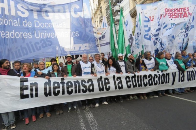 Docentes universitarios realizarán paro por 48 horas por mejoras salariales