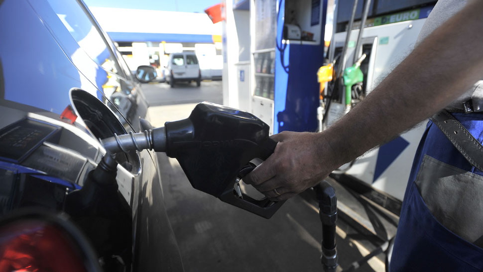 Cómo ahorrar frente al aumento de combustible de YPF