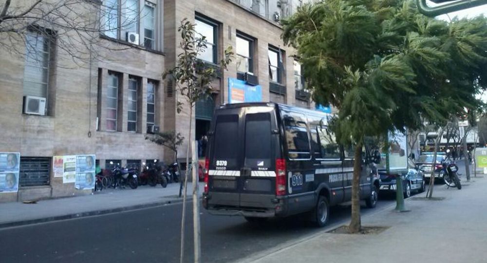 Evacuaron la Facultad de Medicina por amenaza de bomba