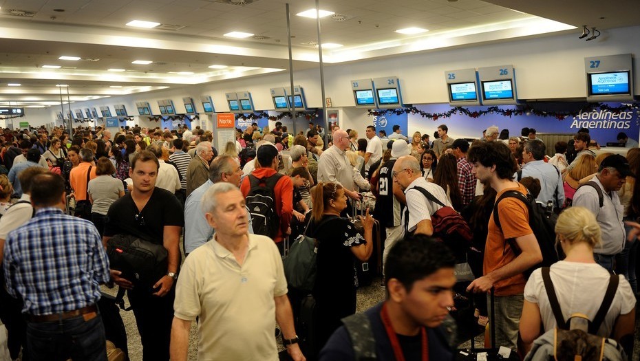 Demoras en Aeroparque por un paro de pilotos