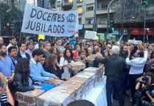 Un millón de firmas contra la reforma previsional se presentaron en el Congreso Un millón de firmas contra la reforma previsional se presentaron en el Congreso