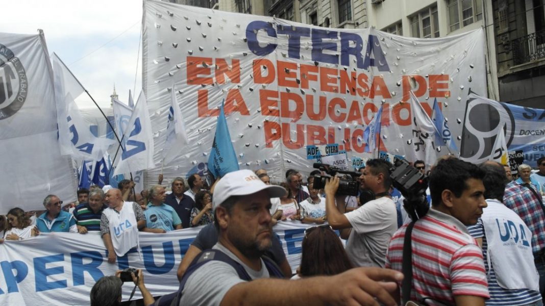 Paro nacional docentes en repudio a la represión de maestros en Chubut